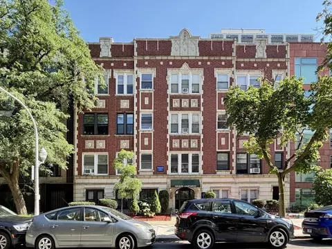 511 W Melrose St #412, Chicago, IL 60657