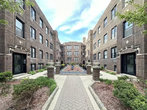 750 W Addison St #G, Chicago, IL 60613