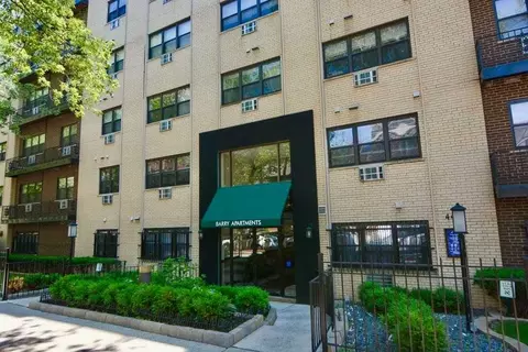 445 W Barry Ave #501, Chicago, IL 60657