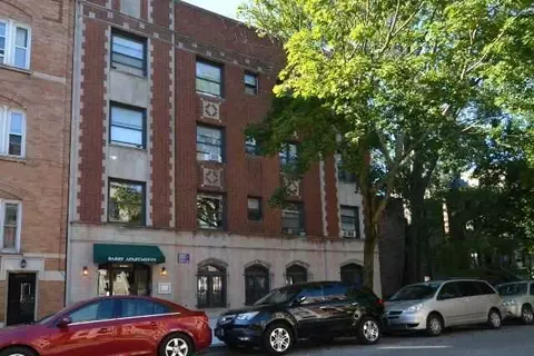635 W Barry Ave #302, Chicago, IL 60657