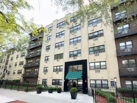 445 W Barry Ave #416, Chicago, IL 60657