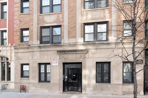 511 W Belmont Ave #47, Chicago, IL 60657