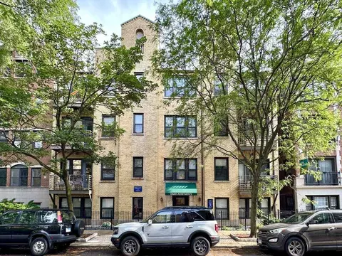 917 W Dakin St #308, Chicago, IL 60613