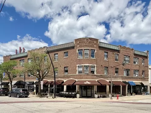 725 St Johns Ave #19, Highland Park, IL 60035