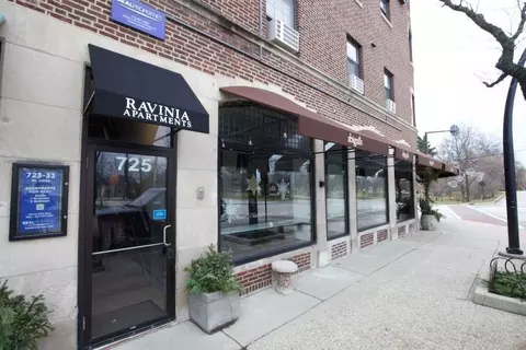 725 St Johns Ave #19, Highland Park, IL 60035