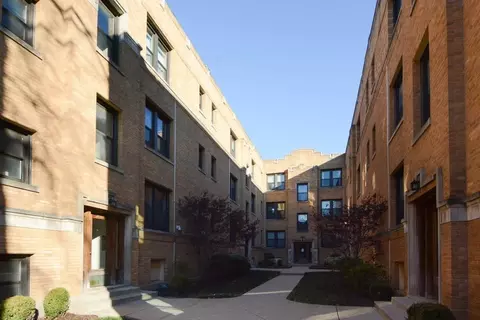 2621 N Spaulding Ave #2E, Chicago, IL 60647