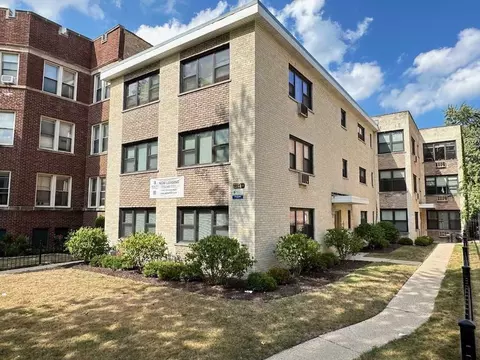 1644 W Sherwin Ave #2C, Chicago, IL 60626