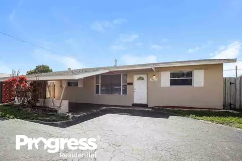 6780 Pershing St, Hollywood, FL 33024
