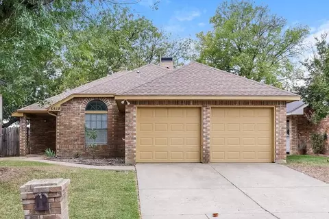5518 Silver Maple Dr, Arlington, TX 76018