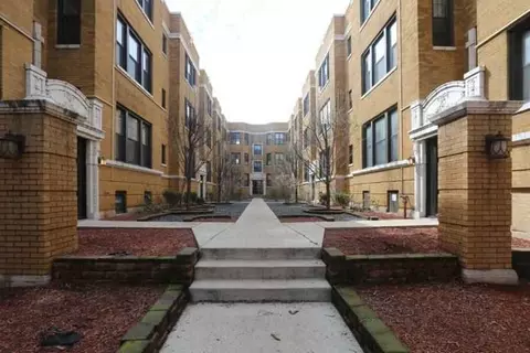 721 W Barry Ave #1B, Chicago, IL 60657
