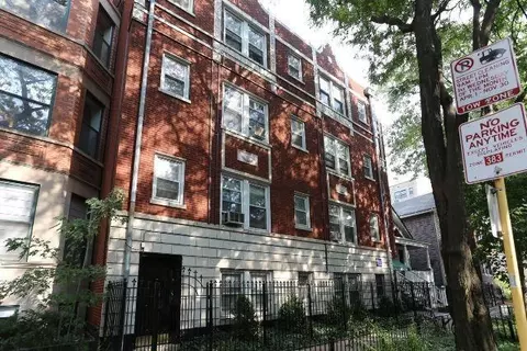 2827 N Burling St #206, Chicago, IL 60657