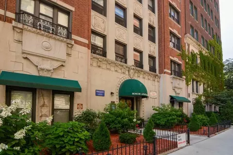 425 W Roscoe St #605, Chicago, IL 60657