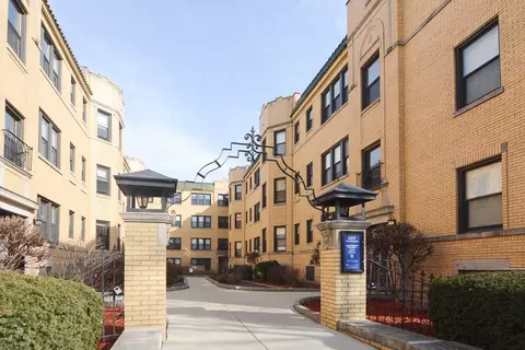 rockwell + fullerton, Chicago, IL 60647