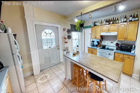 38 Bond St #1R, Somerville, MA 02145
