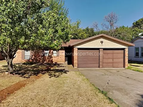 900 Cannon Dr, Euless, TX 76040