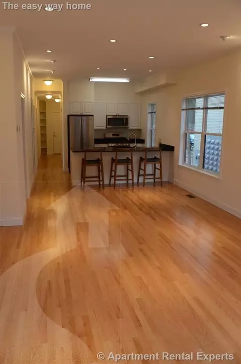 15 Langdon St #1, Cambridge, MA 02138