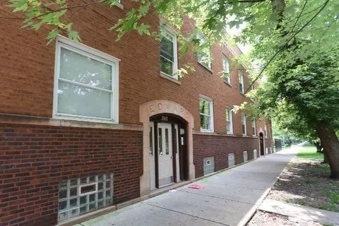 3517 W Grace St #1W, Chicago, IL 60618