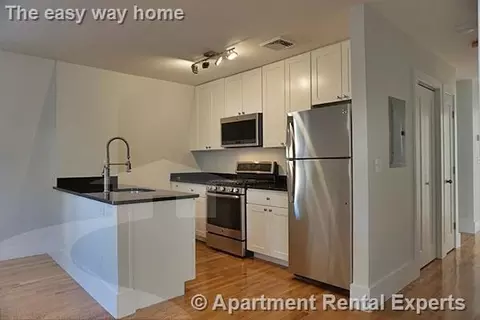 4 Osgood St #3, Somerville, MA 02143