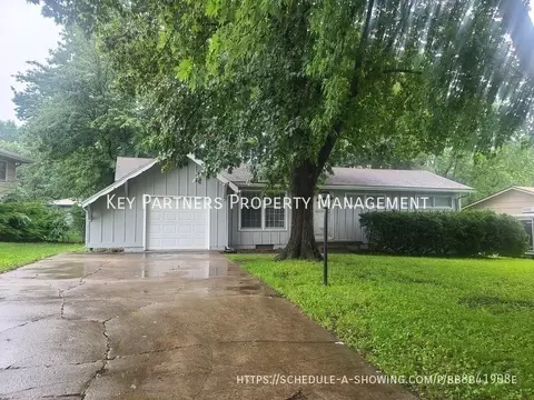 7115 Larsen Ln, Shawnee, KS 66203