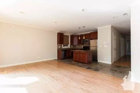 1148 W Roscoe St #2W, Chicago, IL 60657