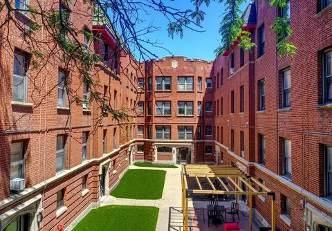 1700 W Juneway Ter, Chicago, IL 60626
