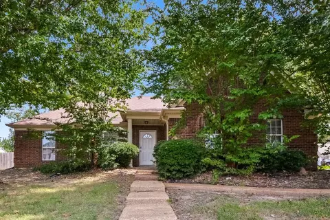 7100 Hunters Horn Dr, Olive Branch, MS 38654