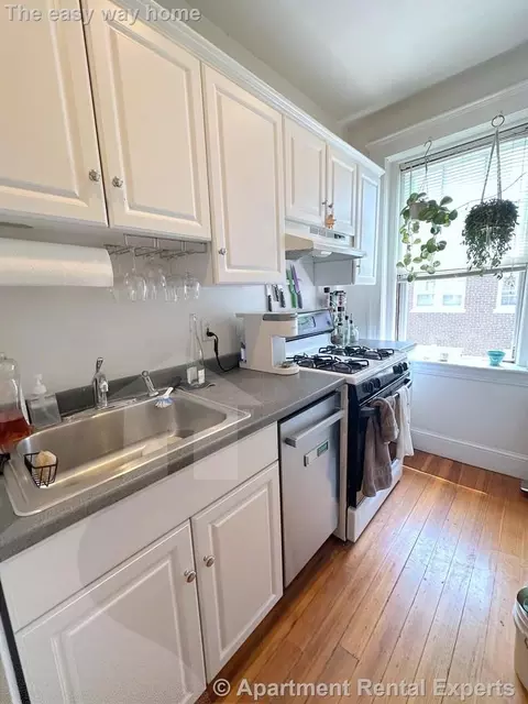 11 Ellery St #12, Cambridge, MA 02138