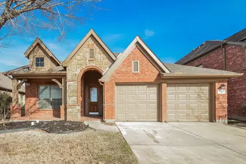 1409 Mockingbird Dr, Aubrey, TX 76227