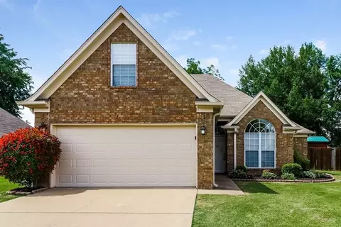 105 Clay Hill Dr, Oakland, TN 38060