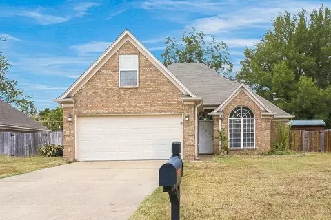 105 Clay Hill Dr, Oakland, TN 38060