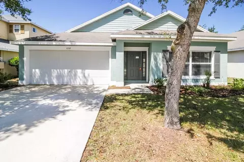1237 Kellogg Dr, Tavares, FL 32778