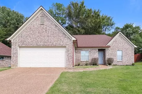 185 Village Dr, Oakland, TN 38060