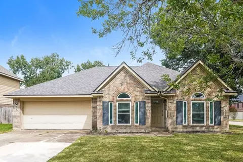 302 Dunford Ct, Highlands, TX 77562