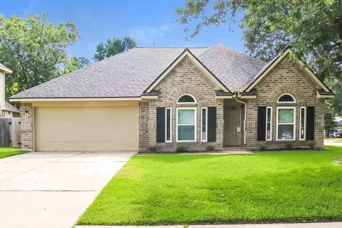 302 Dunford Ct, Highlands, TX 77562