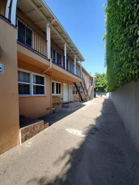 1306 N Las Palmas Ave, Los Angeles, CA 90028