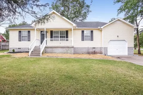 300 Southlake Dr, La Vergne, TN 37086