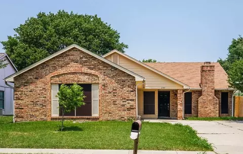 2303 Villanova St, Arlington, TX 76018