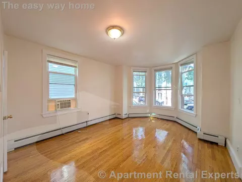 379 Windsor St #1, Cambridge, MA 02141