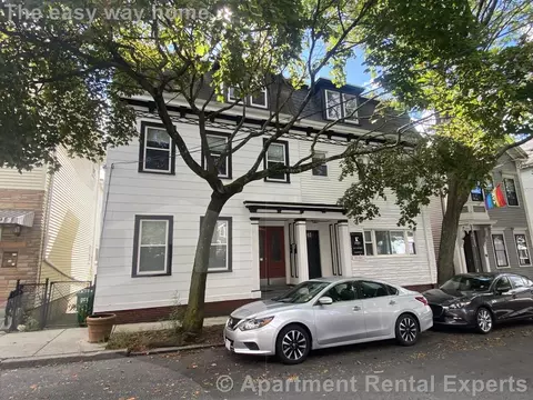112 Thorndike St #2, Cambridge, MA 02141