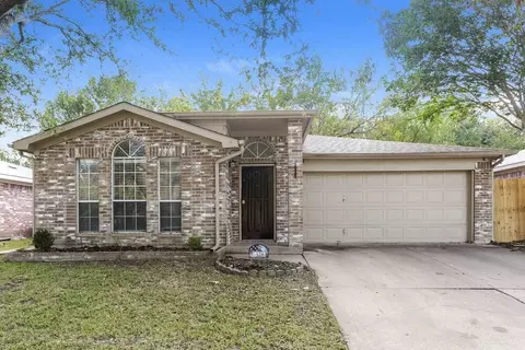 528 Blue Haze Dr, Fort Worth, TX 76108