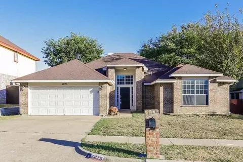 1615 Barclay Dr, Arlington, TX 76018