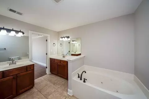 1406 Lake Front Dr E, Hernando, MS 38632 photo 11