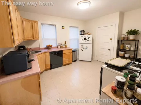 29 Gold Star Rd #1, Cambridge, MA 02140