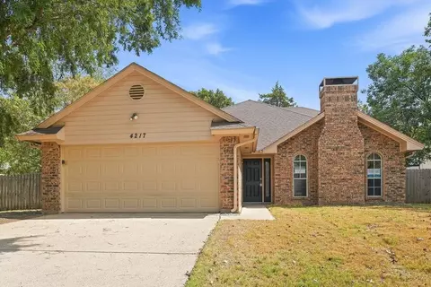 4217 Glen Hollow Cir, Arlington, TX 76016
