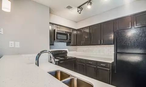 1608 Oak Creek Ln #1097, Bedford, TX 76022