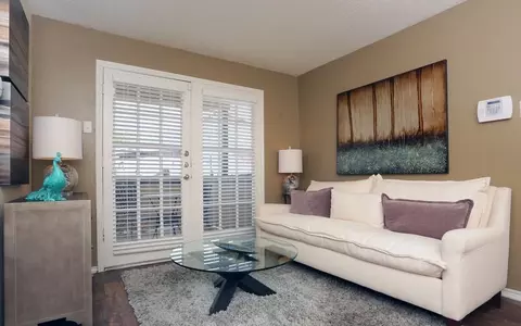 2407 L Don Dodson Dr #1233, Bedford, TX 76021