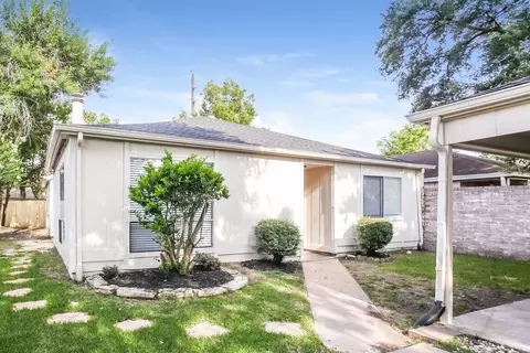 3915 Vineyard Dr, Houston, TX 77082