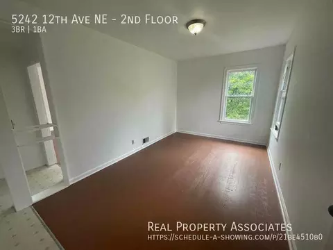 5242 12th Ave NE #2ND, Seattle, WA 98105
