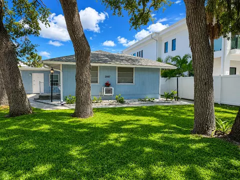 2055 Arlington St, Sarasota, FL 34239