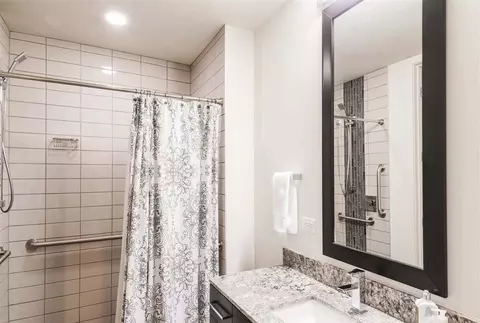 321 Bowie St #1207, Austin, TX 78703